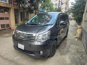 Toyota Noah 2013 Gray