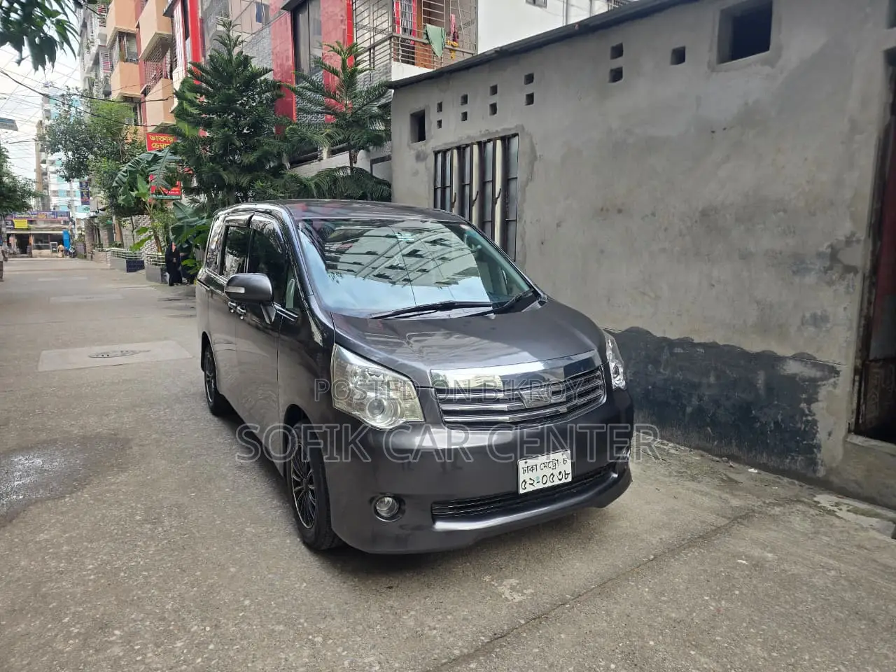 Toyota Noah 2013 Gray