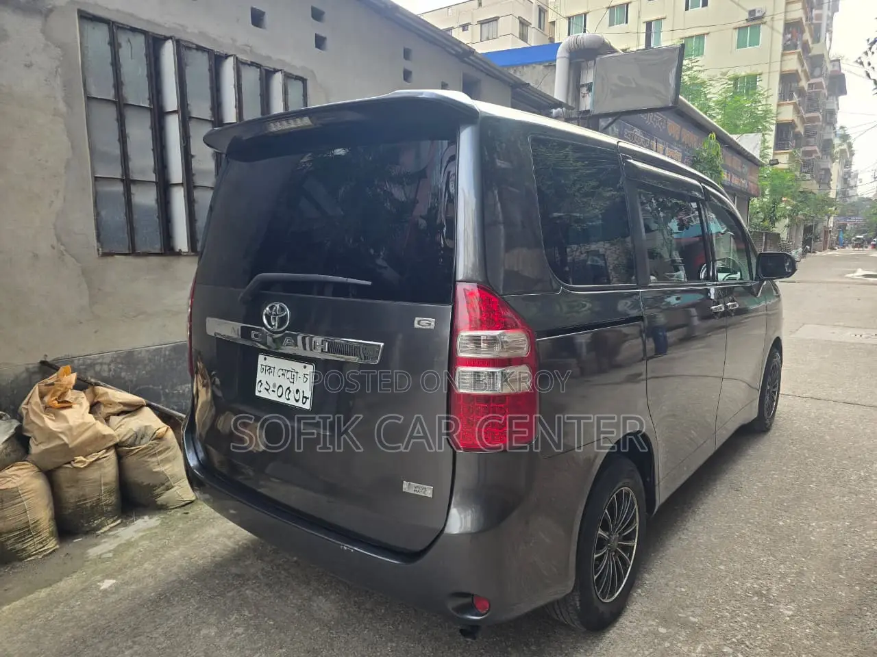 Toyota Noah 2013 Gray