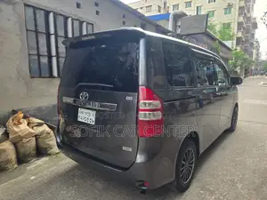 Toyota Noah 2013 Gray