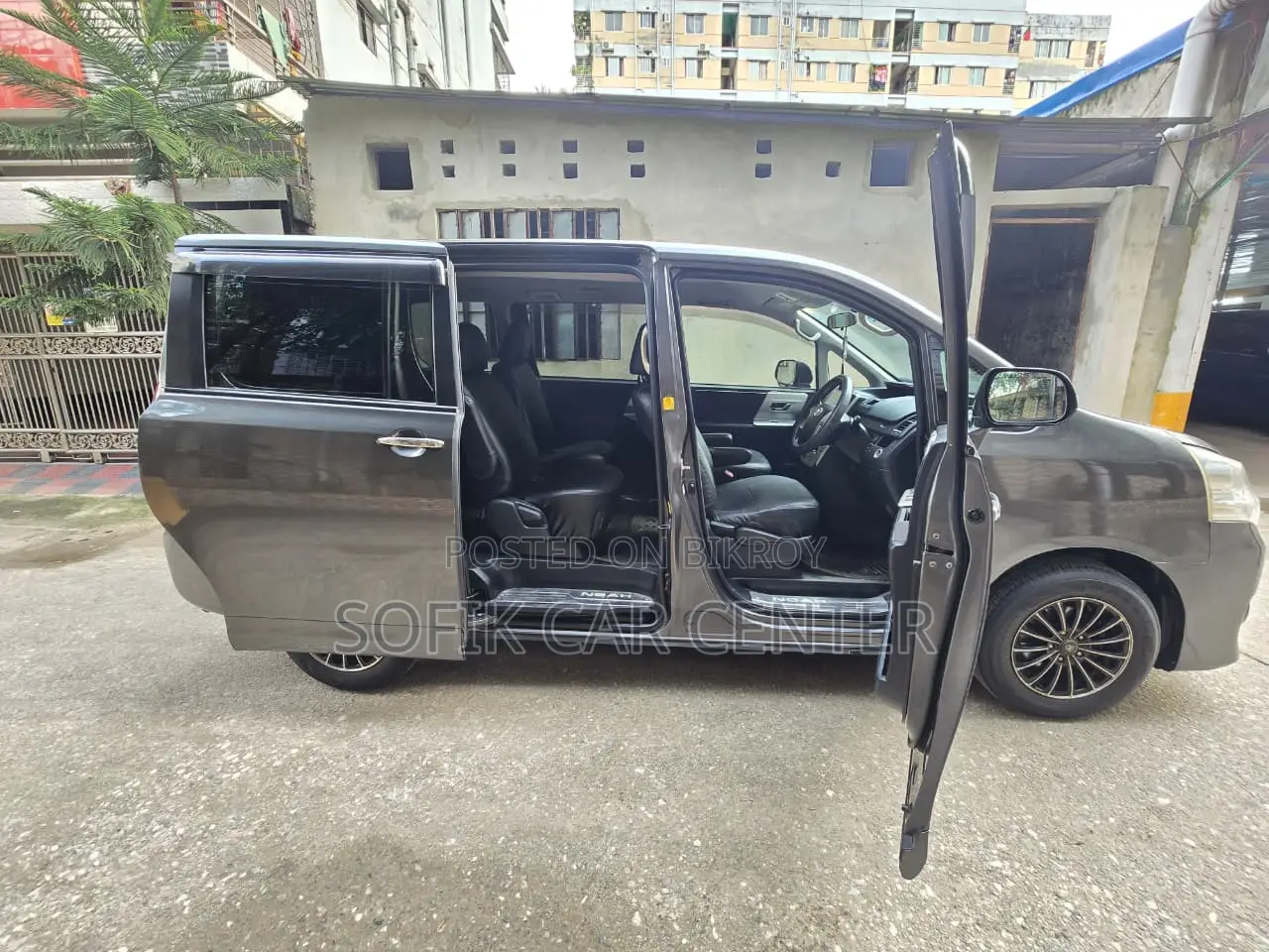 Toyota Noah 2013 Gray