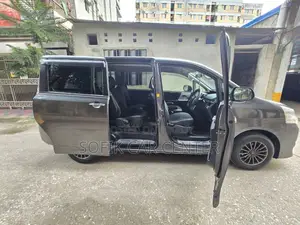 Toyota Noah 2013 Gray