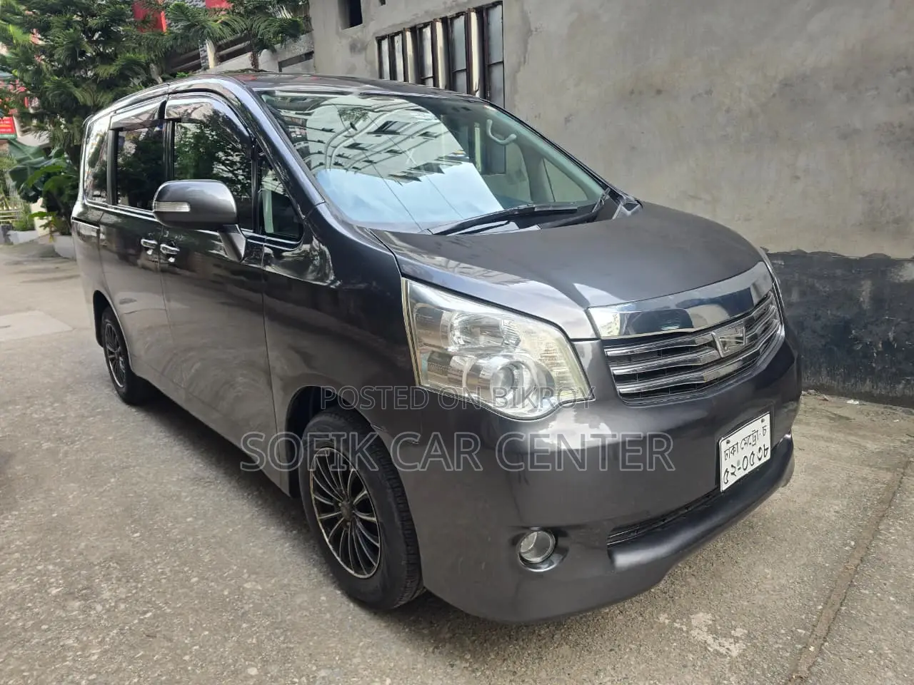 Toyota Noah 2013 Gray