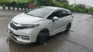 হোন্ডা শাটল ২০১৫ সাদা