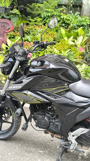 সুজুকি জিক্সার এফআই এবিএস ২০২৩ কালো