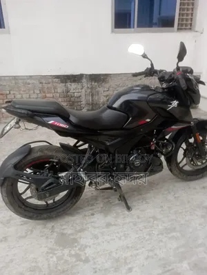 বাজাজ পালসার এনএস ১৬০ ২০২৩ কালো