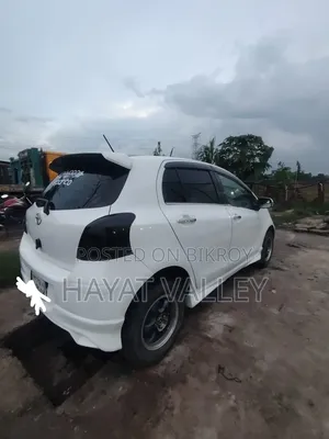 টয়োটা ভিটজ ২০০৮ সাদা