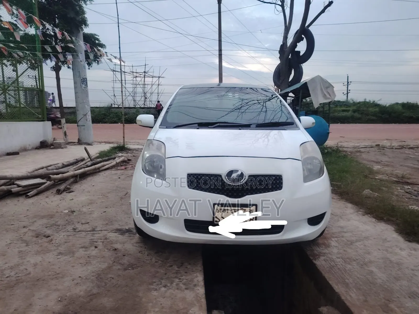 টয়োটা ভিটজ ২০০৮ সাদা