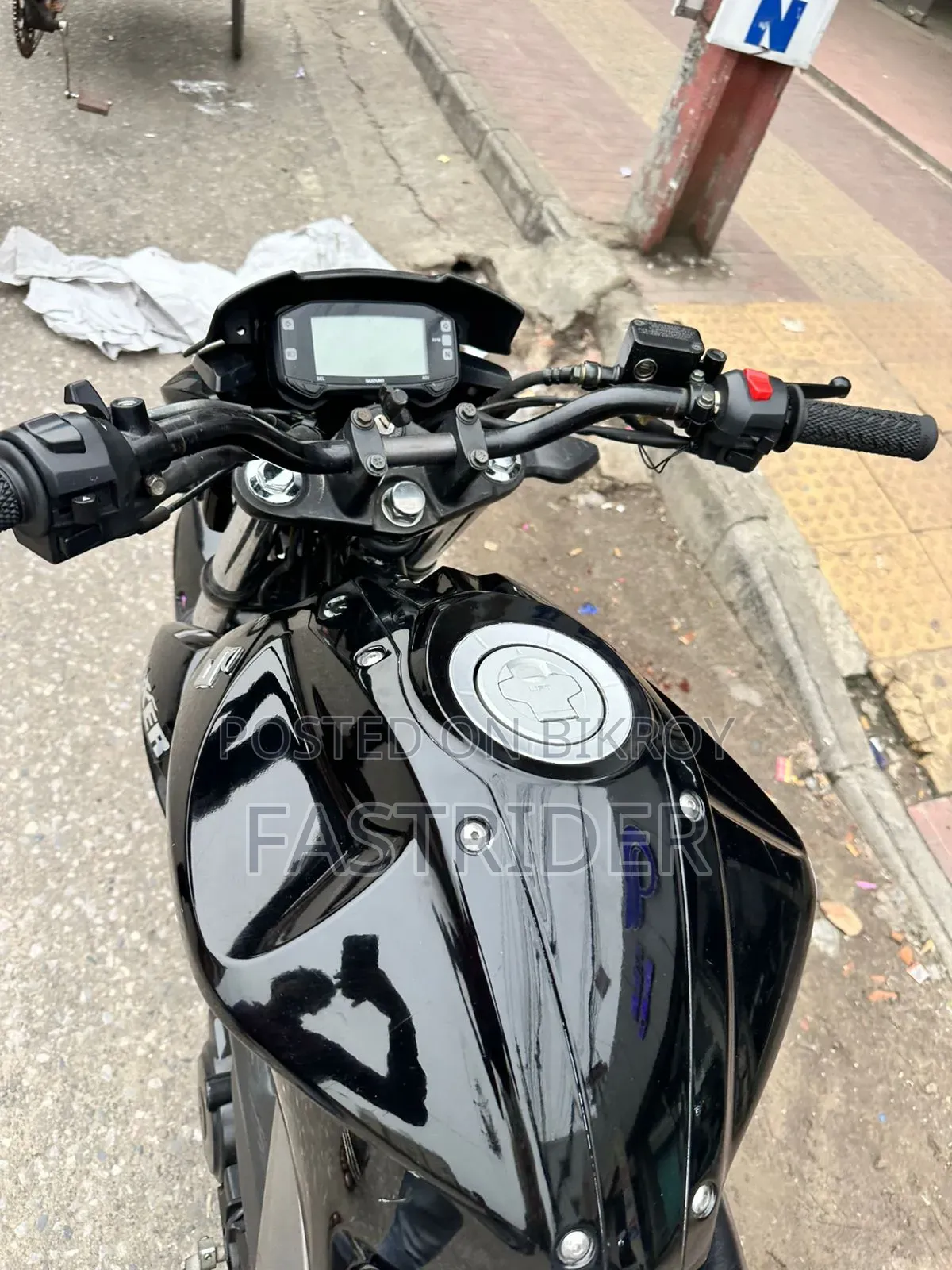 সুজুকি জিক্সার মনোটোন ২০২১ কালো