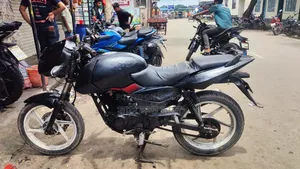 বাজাজ পালসার ১৫০ ২০১২ রেড