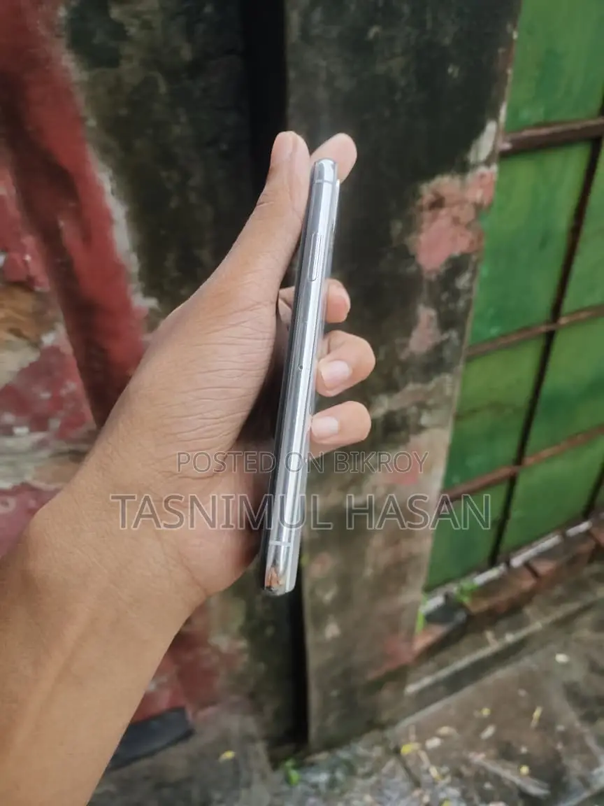 Apple iPhone X 64 GB White