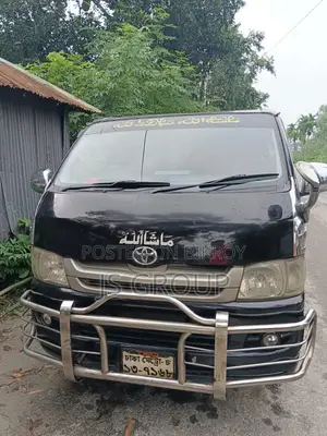 টয়োটা হাইএচ ২০০৬ কালো