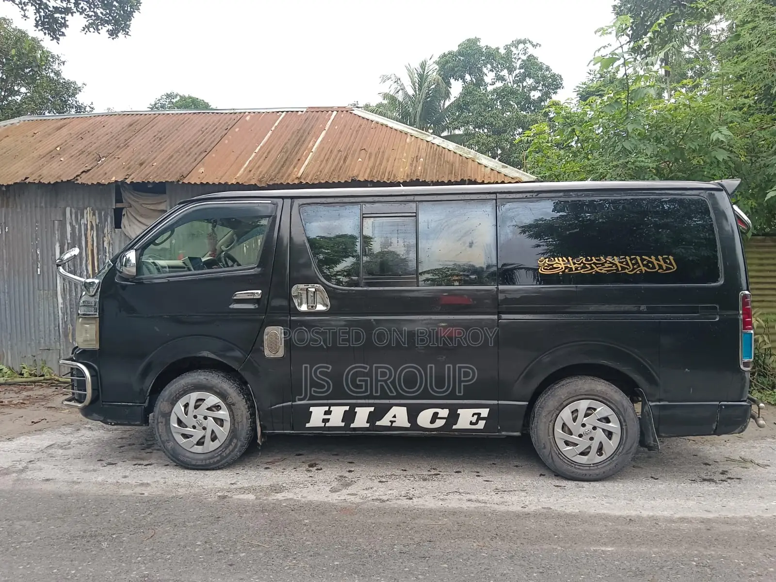 টয়োটা হাইএচ ২০০৬ কালো