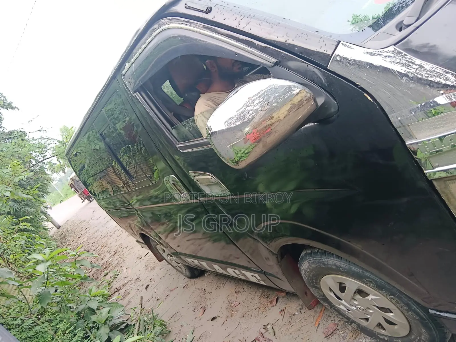 টয়োটা হাইএচ ২০০৬ কালো
