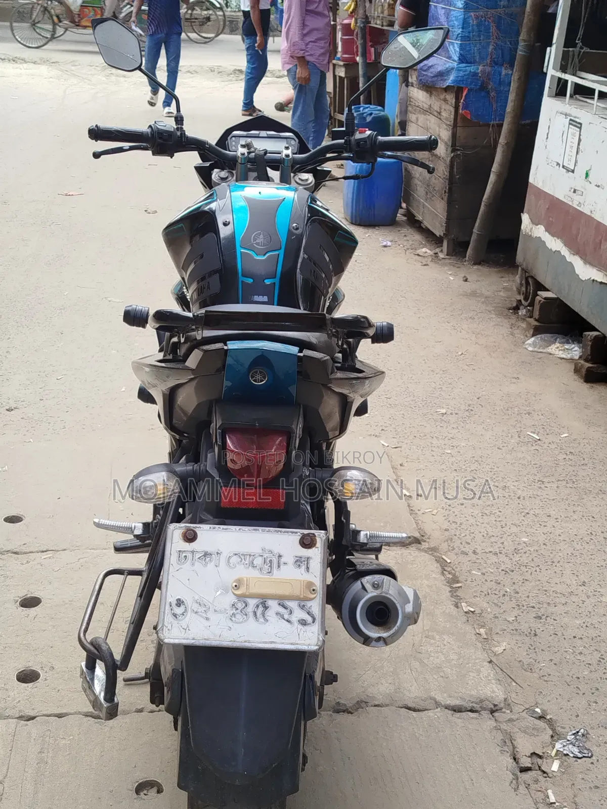 ইয়ামাহা ২০১৬ কালো