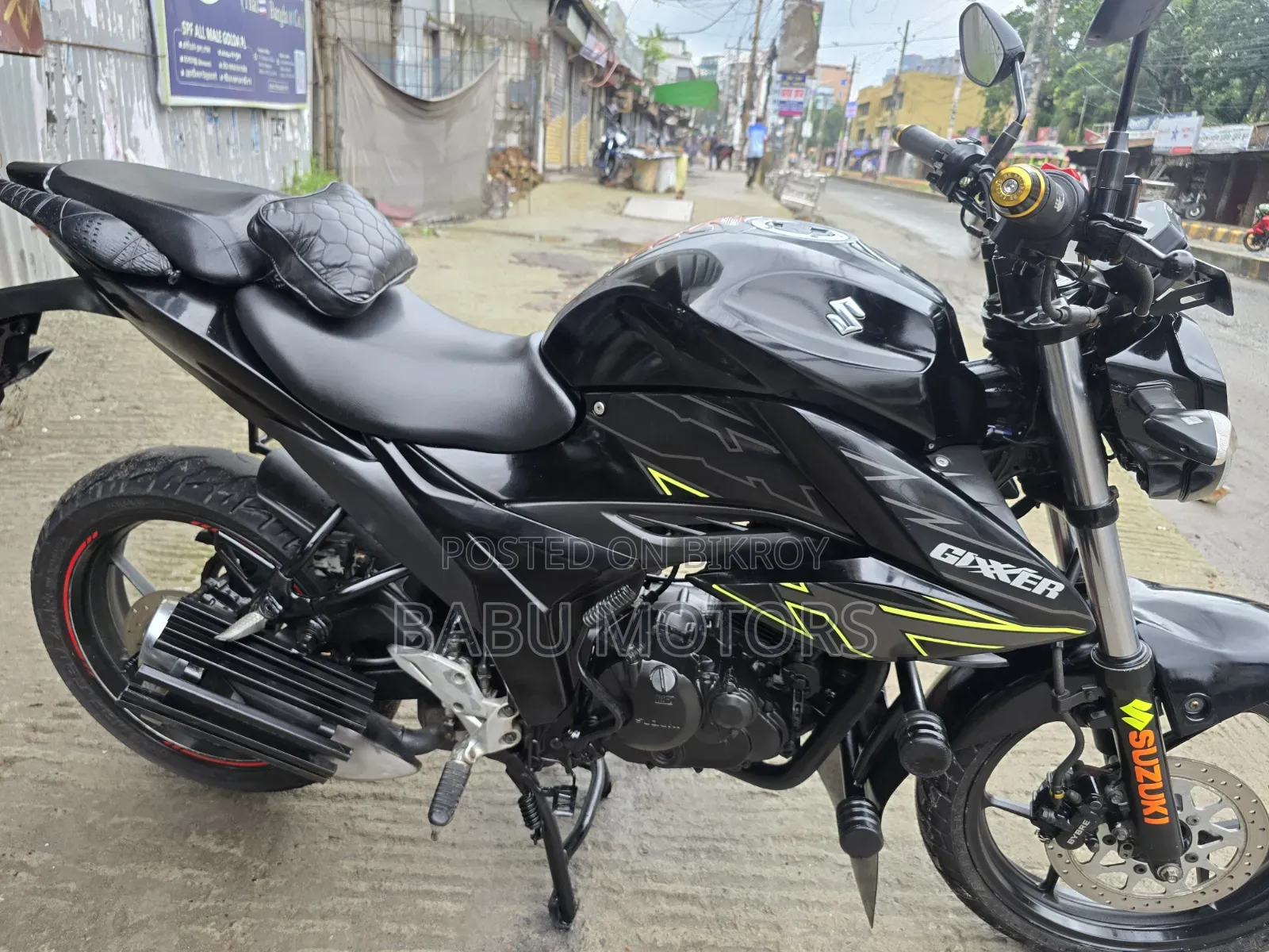 সুজুকি ২০২২ কালো