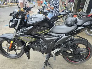 সুজুকি ২০২২ কালো