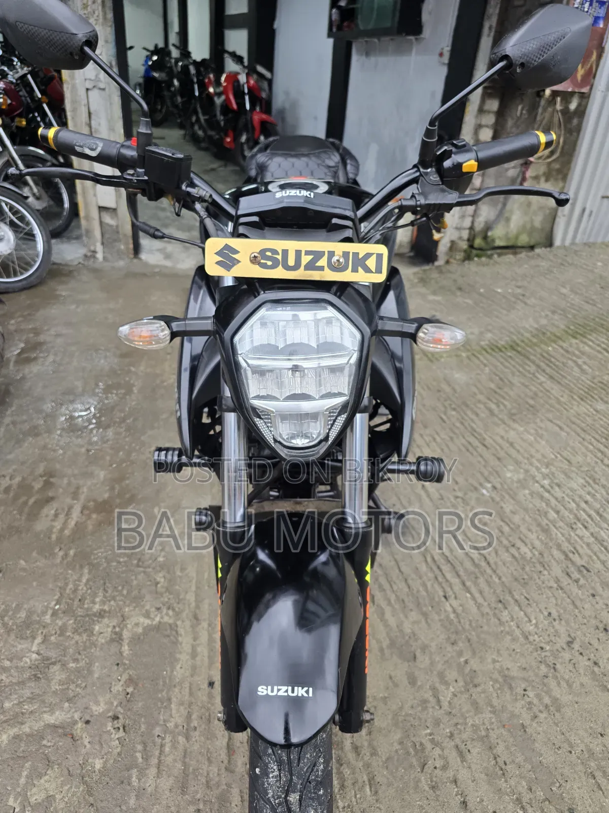 সুজুকি ২০২২ কালো