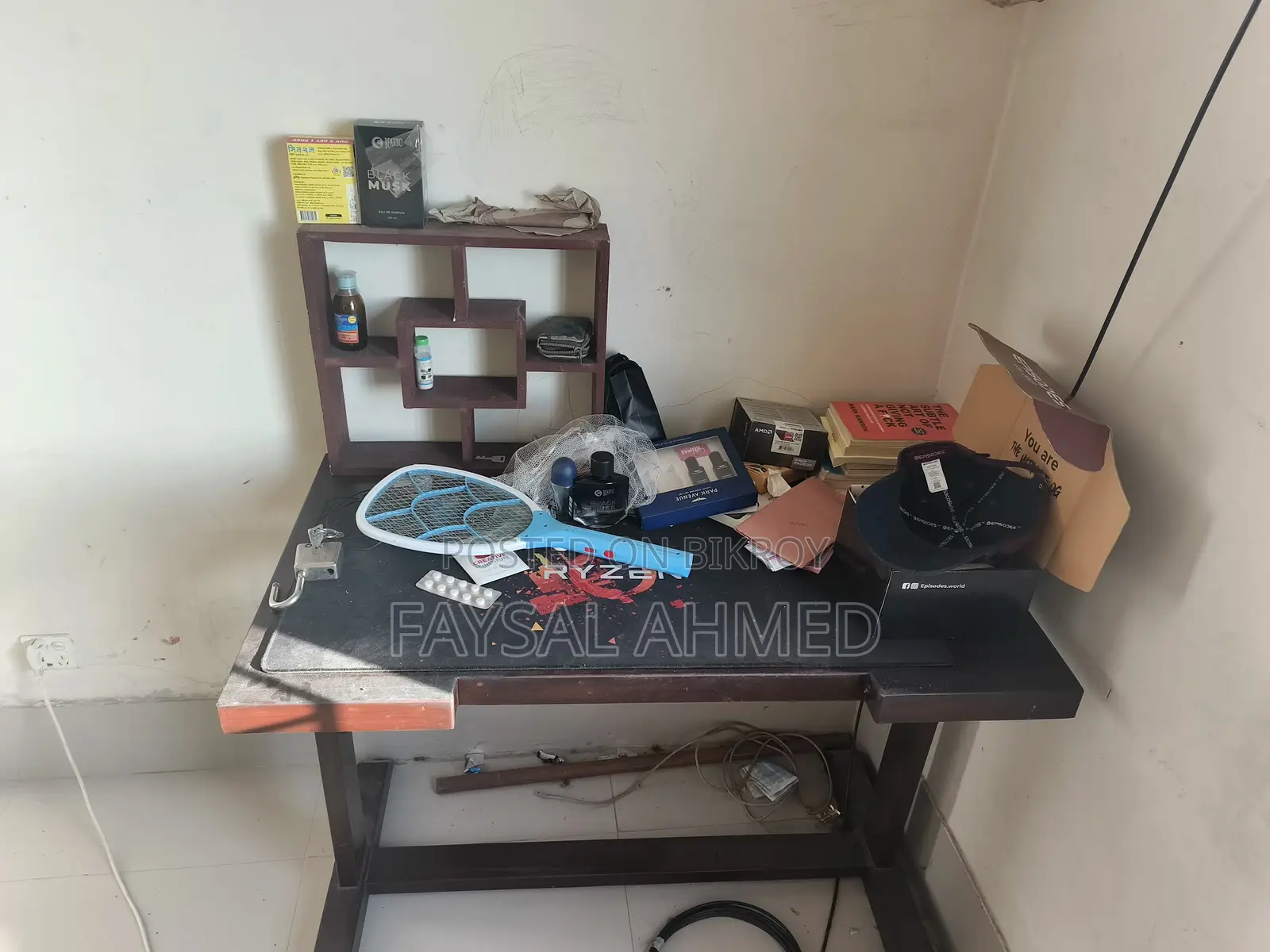 সেগুন কাঠের টেবিল