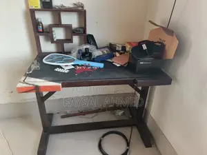 সেগুন কাঠের টেবিল