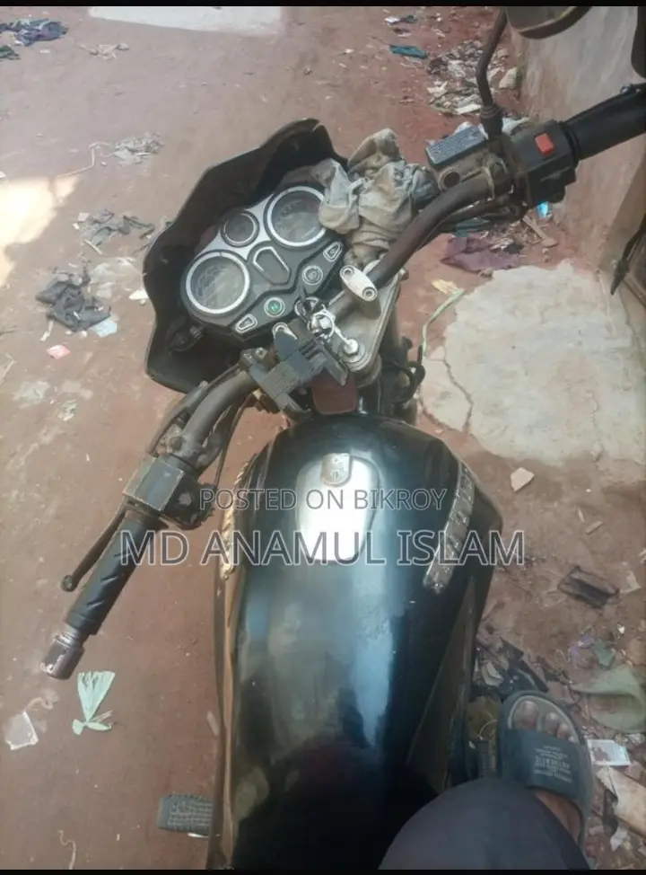 রানার বুলেট ১০০ ২০১৭ কালো