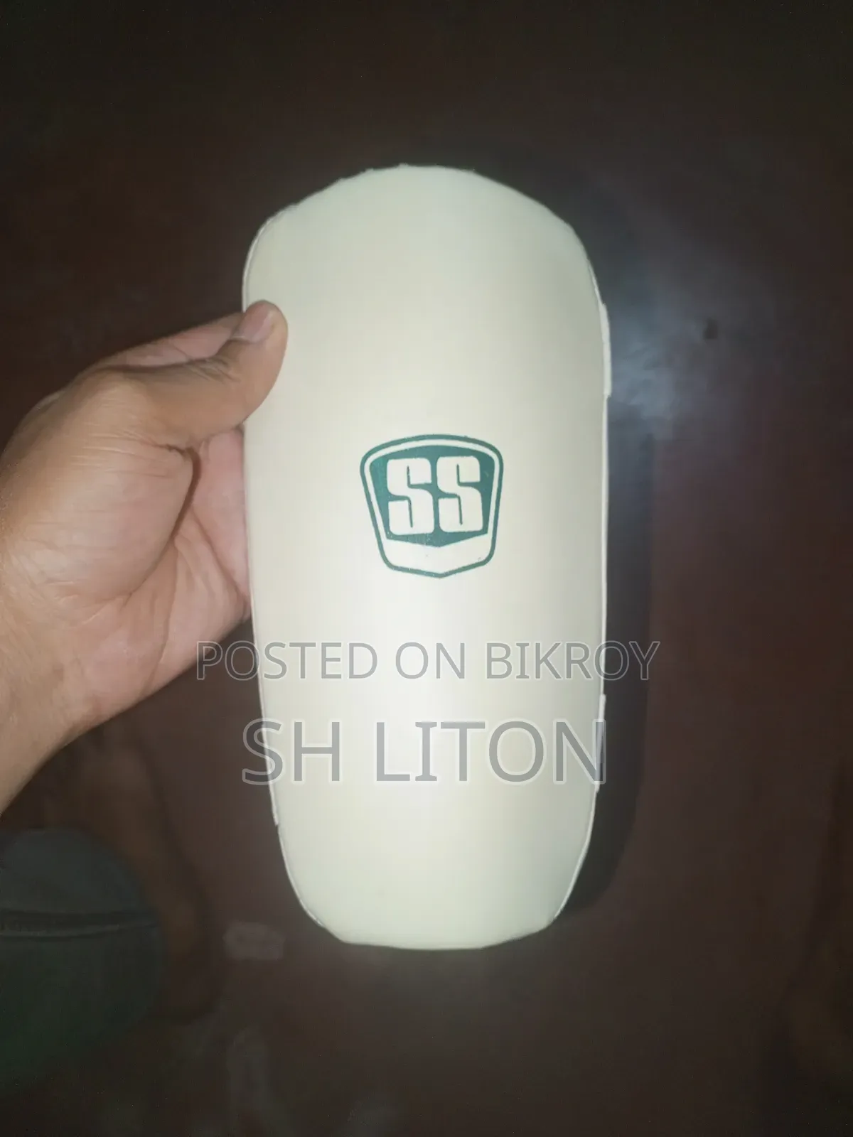ক্রিকেট কিটস