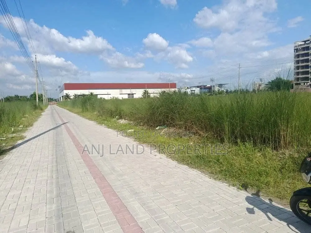 N-Block 3-Katha South 40/25 Foot Road Corner Plot Sale