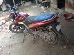 মহিন্দ্রা সেঞ্চুরো ২০২১ লাল