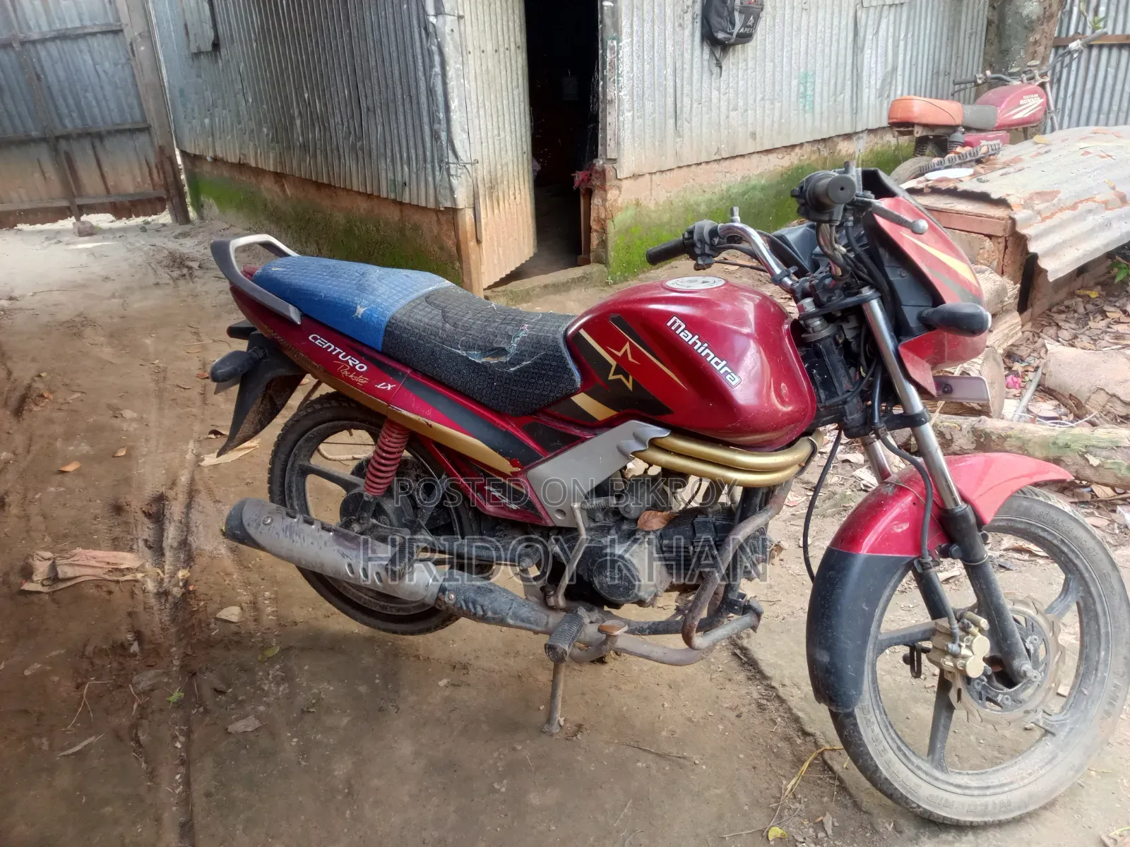 মহিন্দ্রা সেঞ্চুরো ২০২১ লাল