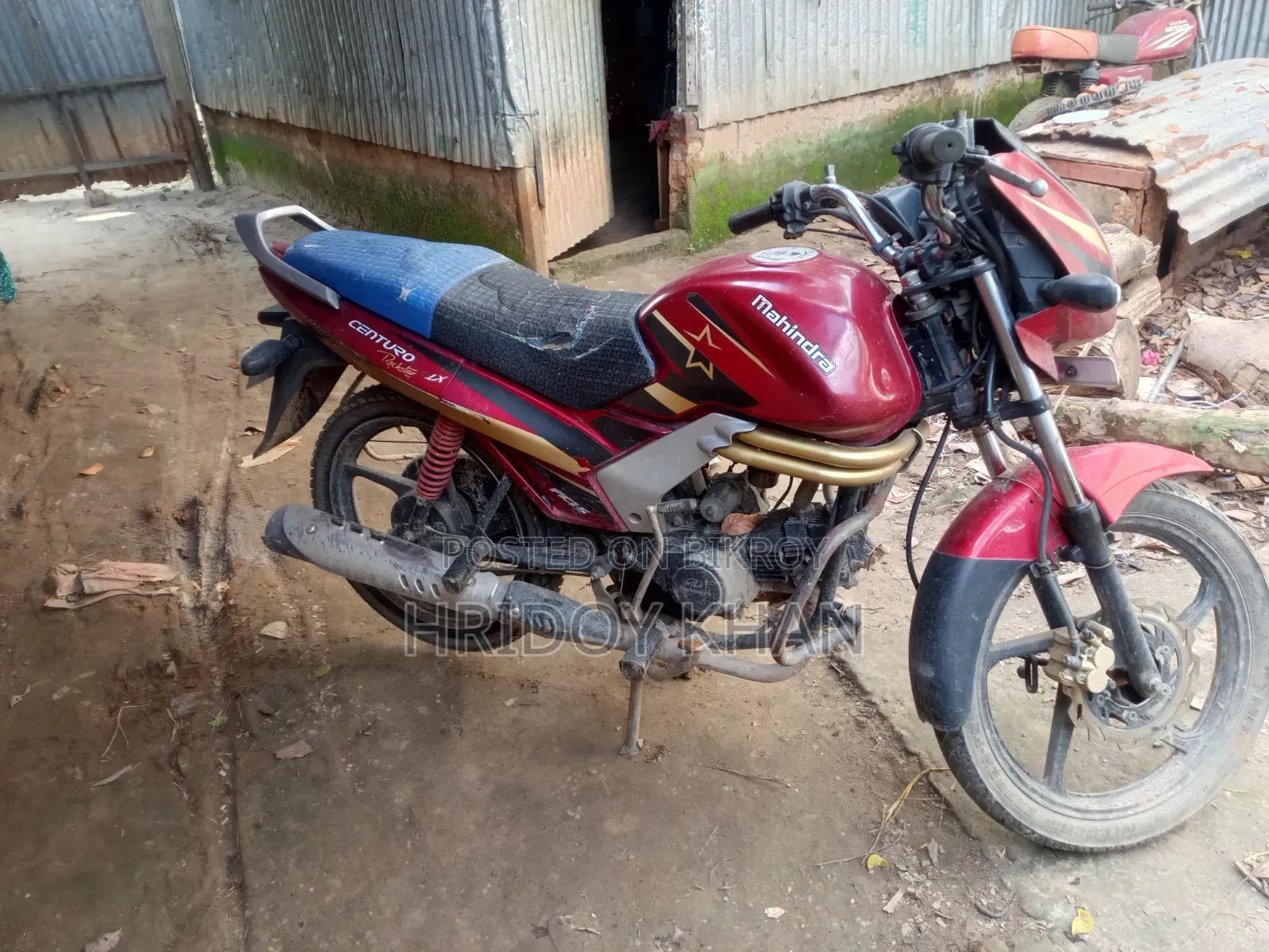 মহিন্দ্রা সেঞ্চুরো ২০২১ লাল