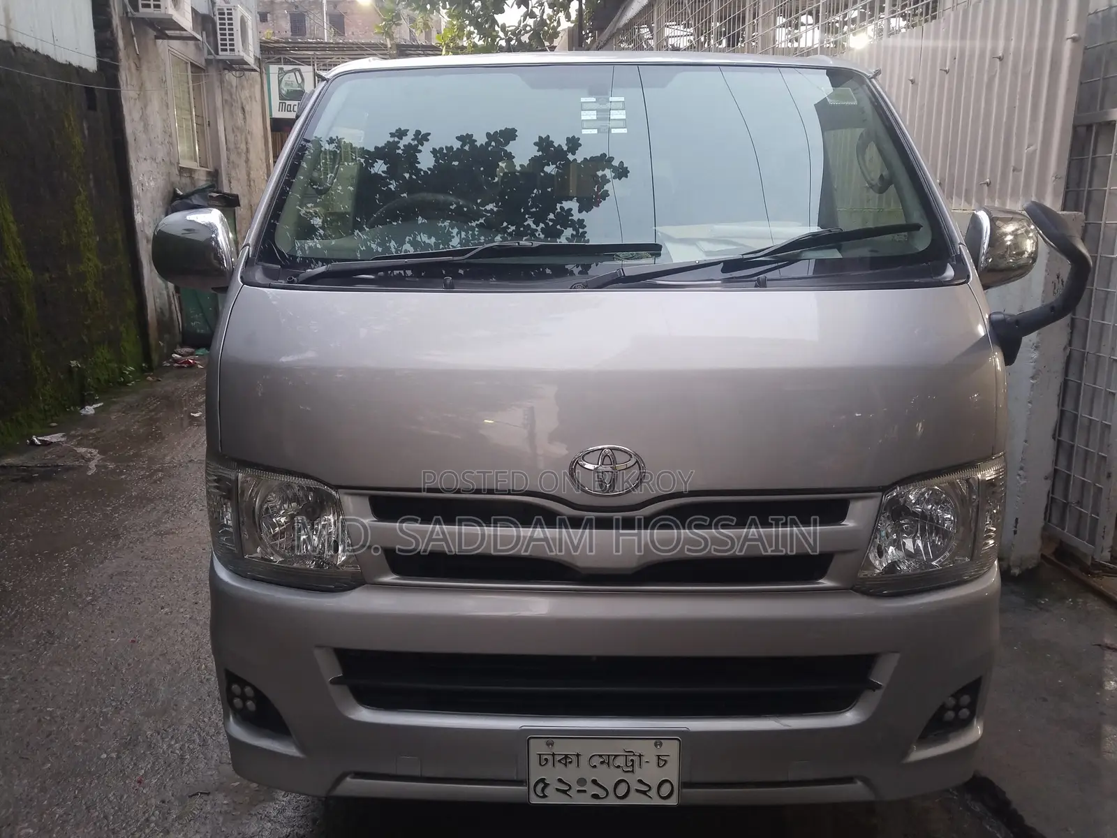 Toyota HiAce 2012 Silver