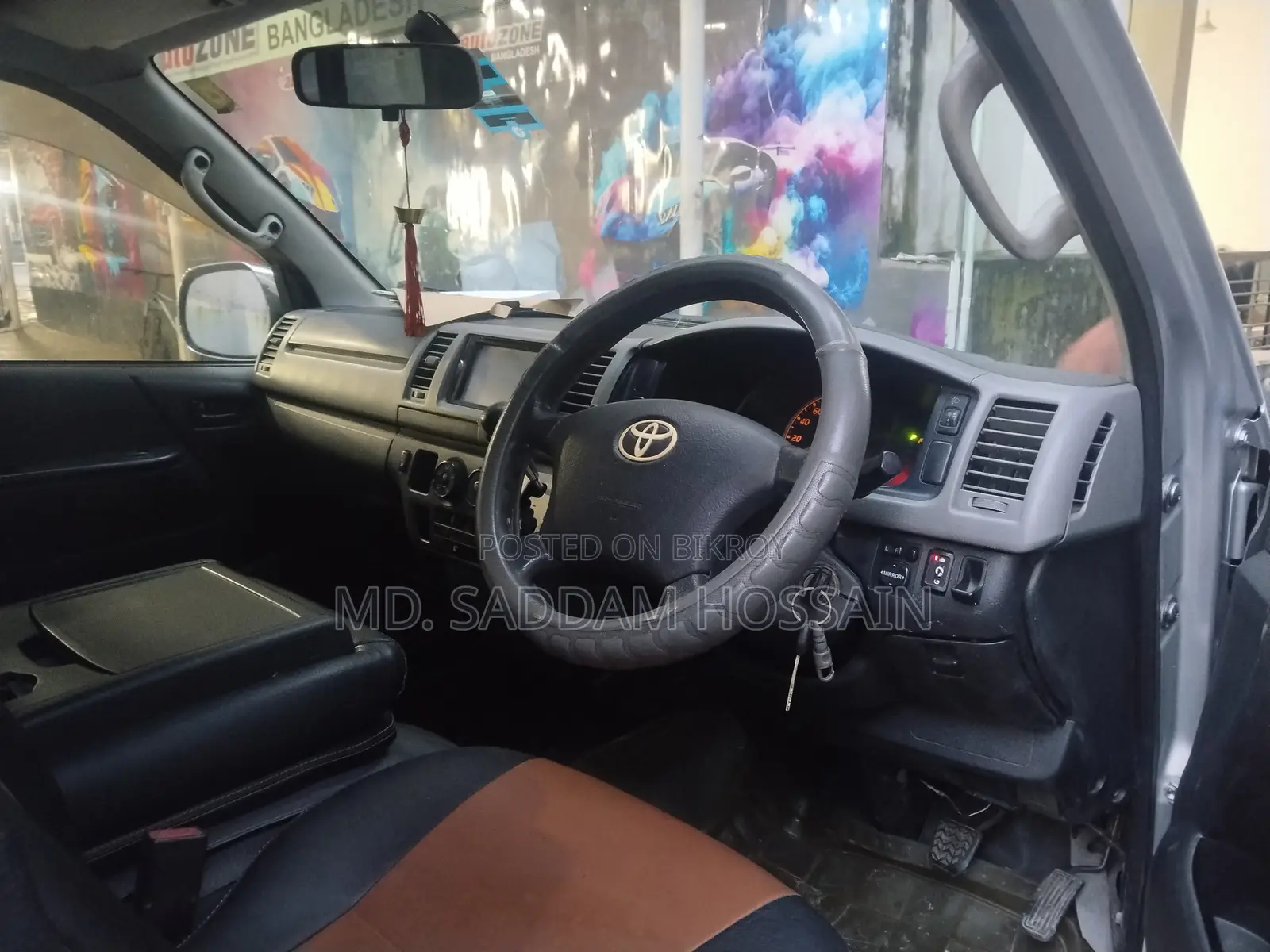 Toyota HiAce 2012 Silver