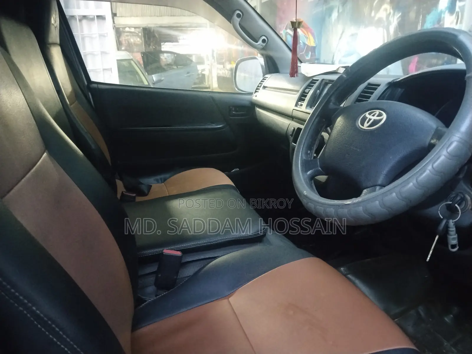 Toyota HiAce 2012 Silver