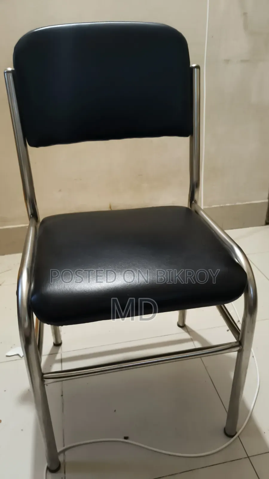 পড়ার টেবিল ও চেয়ার এবং একটি খাট সহ