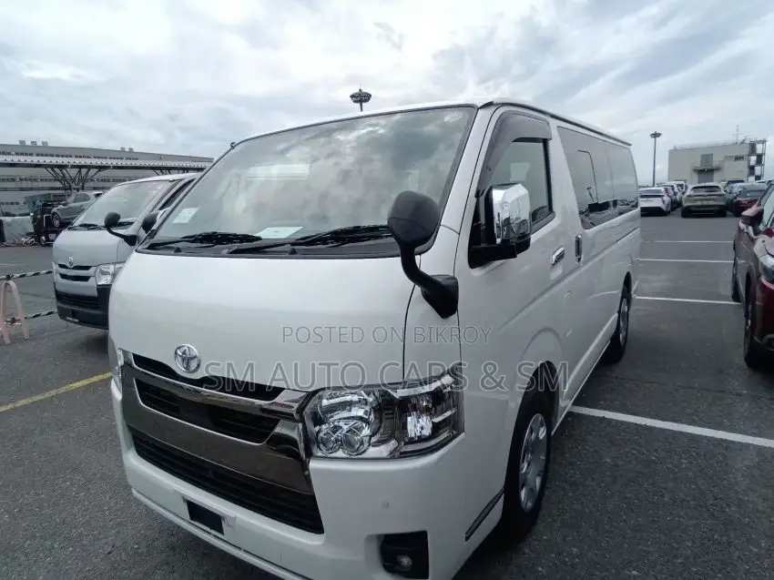 Toyota HiAce 2022 White