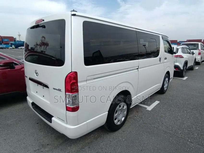 Toyota HiAce 2022 White