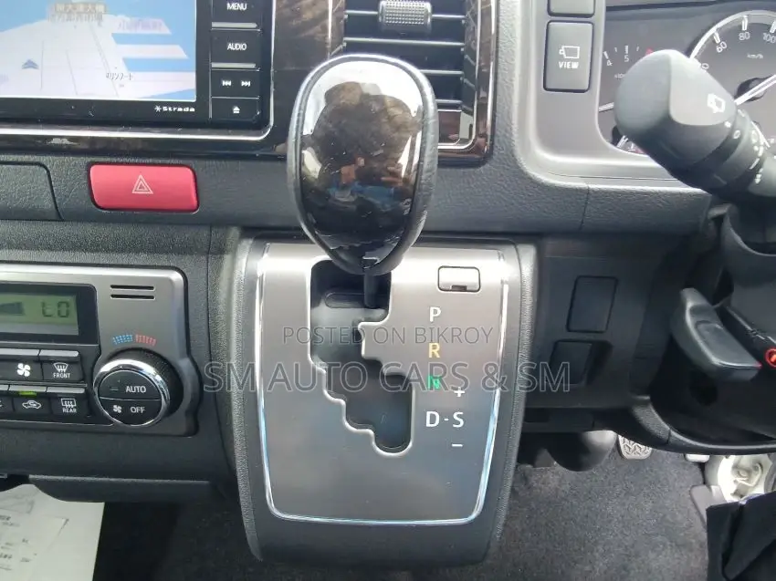 Toyota HiAce 2022 White