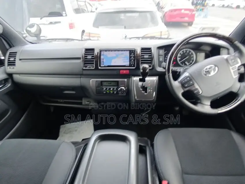 Toyota HiAce 2022 White