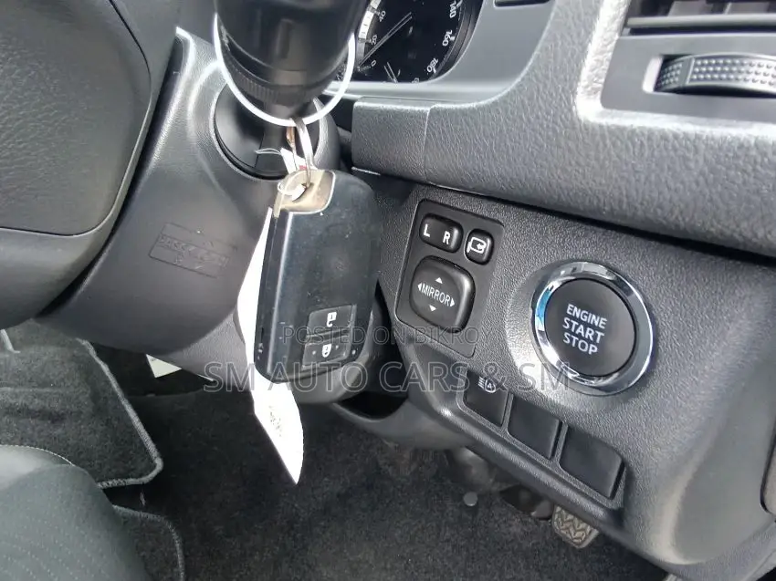 Toyota HiAce 2022 White