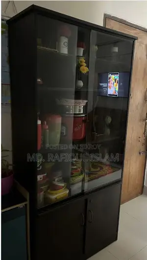 গ্লাস পাল্লা আলমারি