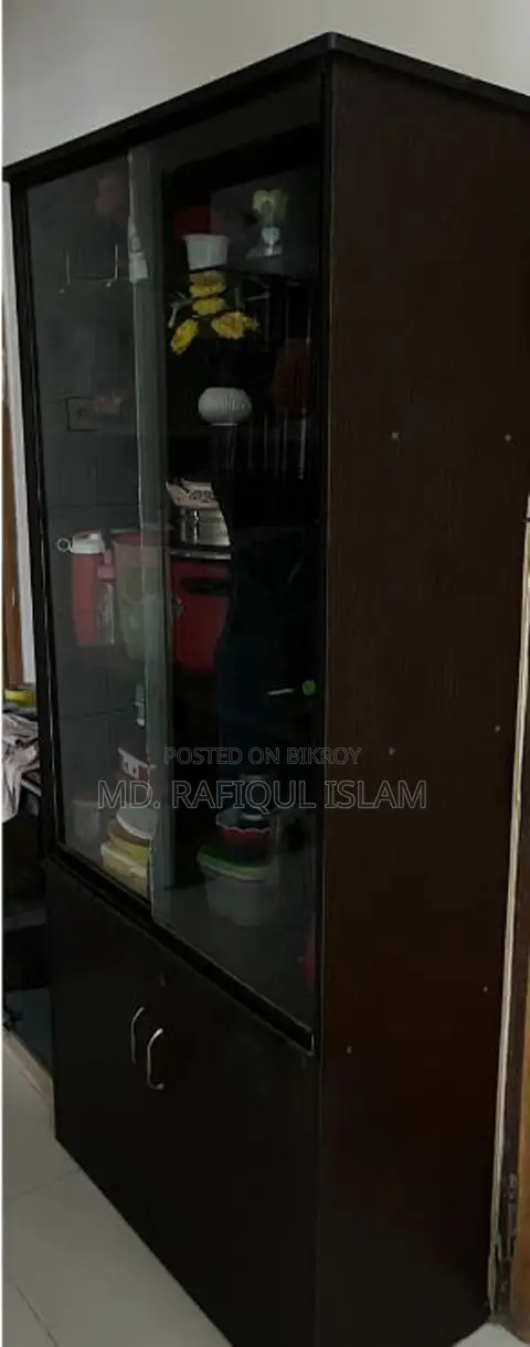গ্লাস পাল্লা আলমারি