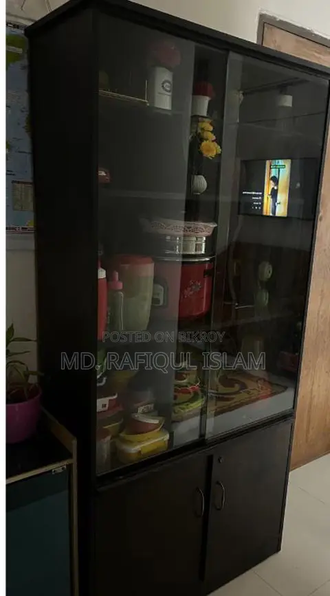 গ্লাস পাল্লা আলমারি