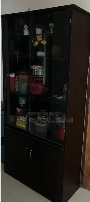 গ্লাস পাল্লা আলমারি