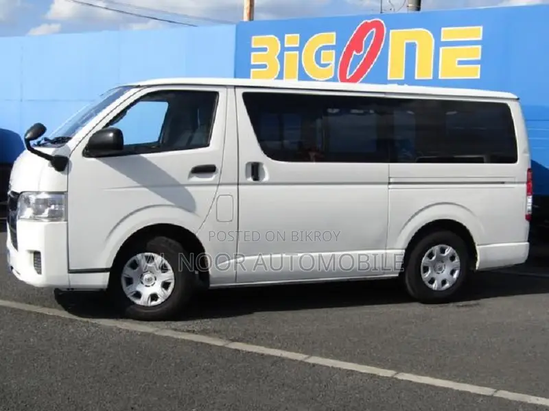 Toyota HiAce 2021 White