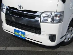 Toyota HiAce 2021 White