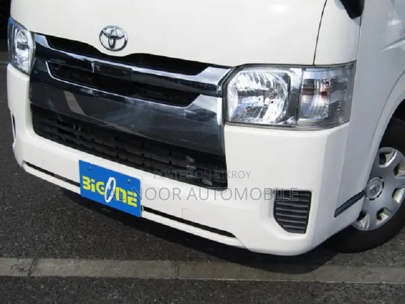 Toyota HiAce 2021 White