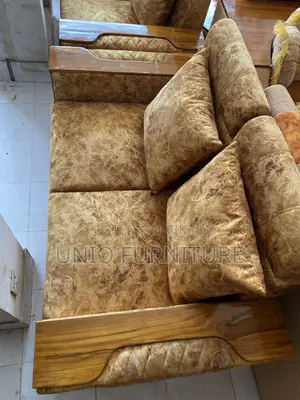 ২-২-১ পাঁচ সিটের সোফা