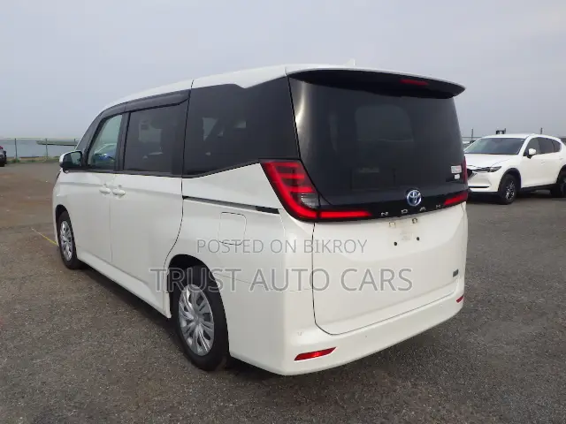 Toyota Noah 2022 Pearl