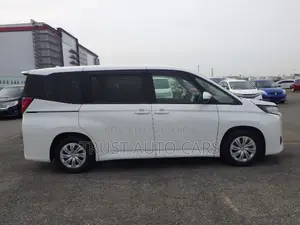 Toyota Noah 2022 Pearl