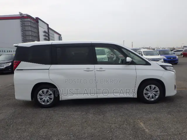 Toyota Noah 2022 Pearl